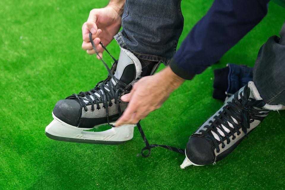 Quel est l'équipement nécessaire pour pratiquer le patinage artistique ?